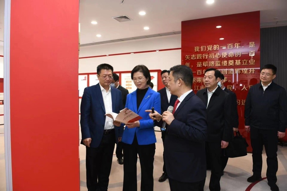 江蘇省委常委、組織部部長沈瑩調(diào)研紅豆2